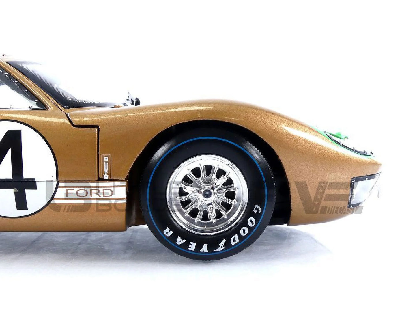 Sizehelby Collectibles SizeC414 1966 Ford GT-40 MK 2 Gold No.4 1-18 Diecast Car Model