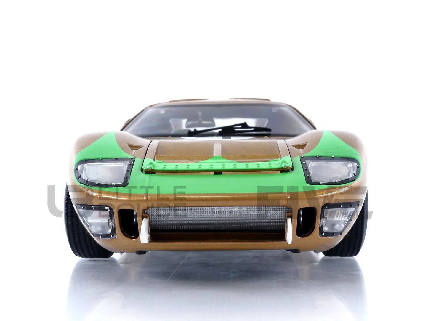 Sizehelby Collectibles SizeC414 1966 Ford GT-40 MK 2 Gold No.4 1-18 Diecast Car Model